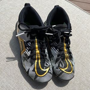Nike Boys Football Cleats size 4y